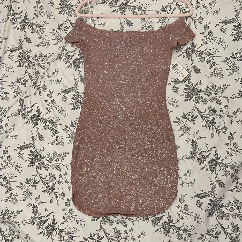 *NEW* Windsor Elegant Off-Shoulder Glitter Dress